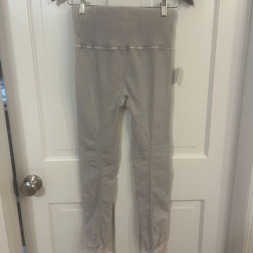 FP Movement Good Karma Leggings Ice Grey SZ M/L NWT Activewear Athleisure Train - Picture 8 of 11